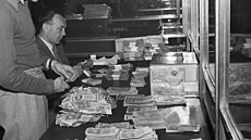 Československá měnová reforma 1953. Dne 30. května 1953 schválilo NS zákon o...