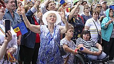 V Kiinv desítky tisíc lidí ádaly vstup Moldavska do Evropské unie. (21....