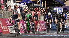 Mark Cavendish vítězí ve 21. etapě Gira
