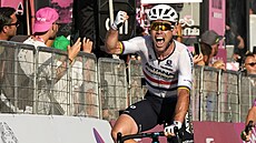 Mark Cavendish vítězí ve 21. etapě Gira