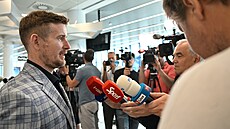 Kapitán hokejové reprezentace Roman �ervenka po p�íletu z mistrovství sv�ta.