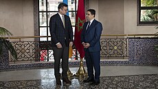 Ukrajinského ministra zahranií Dmytro Kulebu (vlevo) vítá jeho marocký...