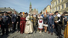 Na snímku z Valdtejnských slavností je vedle politických zástupc regionu také...