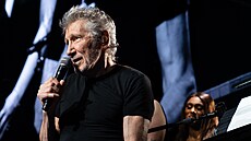 Fotografie z koncertního turné Rogera Waterse z roku 2023