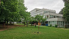 �V zájmu d�tí a rodi�� je z�stat nadále v nájmu v budov� Chaba�ovická i po roce...