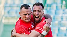 Fotbalová Fortuna liga FK Teplice - FC Zbrojovka Brno, Jakub ezníek (vlevo) a...