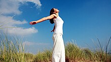 Díky slunci se cítíme psychicky mnohem lépe, opálená poko�ka je více sexy, ale...