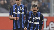 Davide Zappacosta (vpravo) oslavuje vyrovnávací gól Atalanty v zápase s Veronou