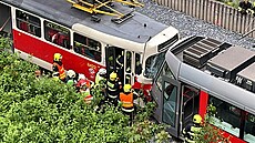 Dva lidé se zranili pi sráce tramvají v Braníku. (24. kvtna 2023)
