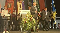 �eský ministr �kolství Mikulá� Bek a �éf sudetskon�meckého krajanského sdru�ení...