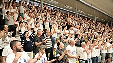 Dínské publikum slaví postup do ligového finále.