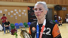 Lucia Mikulík se s Mostem louí se stíbrnou trofejí.