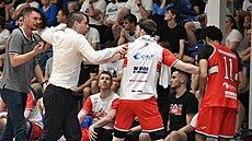 Dino Repe�a vyhazuje po konfliktu na pardubického lavi�ce DeMarca Dickersona.