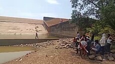Indové sledují vypoutní pehrady Kerkatta
