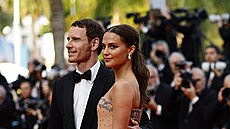 Michael Fassbender a Alicia Vikanderová (Cannes, 21. kvtna 2023)