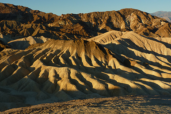 Fantastický východ slunce na Zabriskie Point