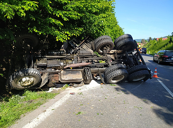 Nehoda kamionu u Dolní Bečvy zablokovala ráno silniční tah 1/35 na Slovensko....