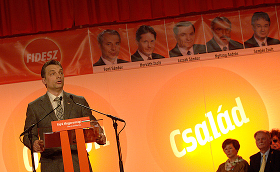 Maarský premiér Viktor Orbán na sjezdu své strany Fidesz (19. bezna 2006)