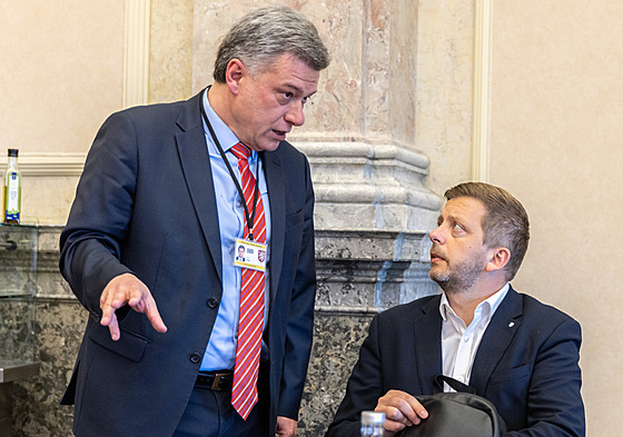 Ministr spravedlnosti Pavel Blažek a ministr vnitra Vít Rakušan před jednáním...
