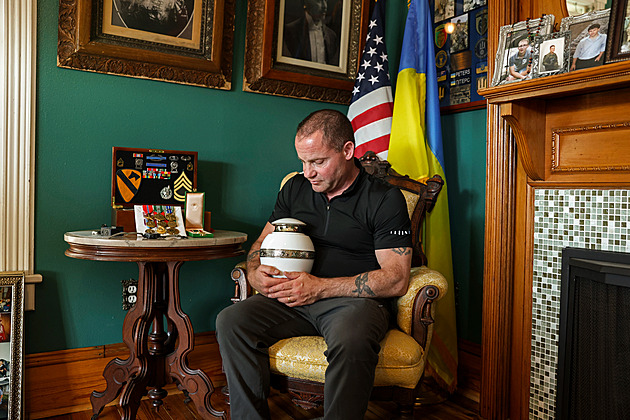 Návrat v urně a bez poct. Amerika rozpačitě truchlí za své padlé z Ukrajiny