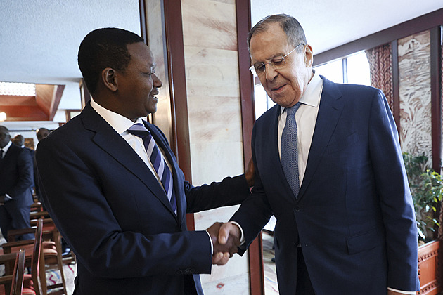 Západ podporuje genocidu, Zelenskyj zničí vše ruské, hřímal Lavrov. Bez důkazů
