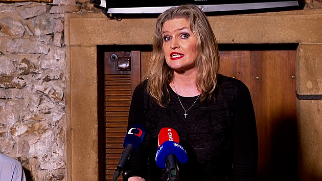 Vězeňská služba se zastala strážců, ti dle ní nepochybili. Nepodcenil ale situaci s přívrženci Peterkové soud?