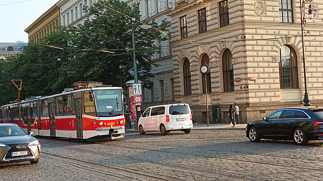 <p>Tramvajový rozvoj v Praze pokračuje. Od minulého víkendu lze dojet tramvají číslo 17 až do Libuše.</p>