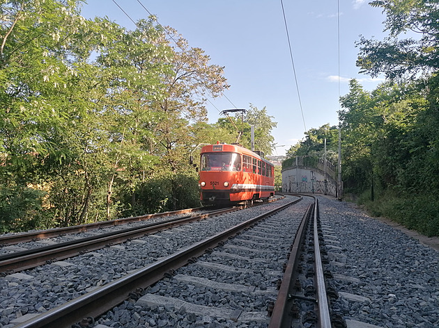 <p>V úterý 30. května 2023 byla ráno k vidění opět měicí tramvaj #5521 " pomeranč „</p>