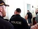 Kvli píznivcm Peterkové musela u soudu zasahovat policie