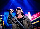 Zpvák Bruce Dickinson na koncert Iron Maiden v Praze v O2 aren (30. kvtna...