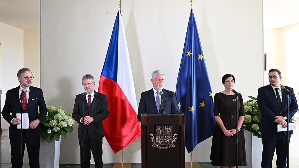 Prezident republiky Petr Pavel se na Pražském hradě setkal s předsedou vlády...