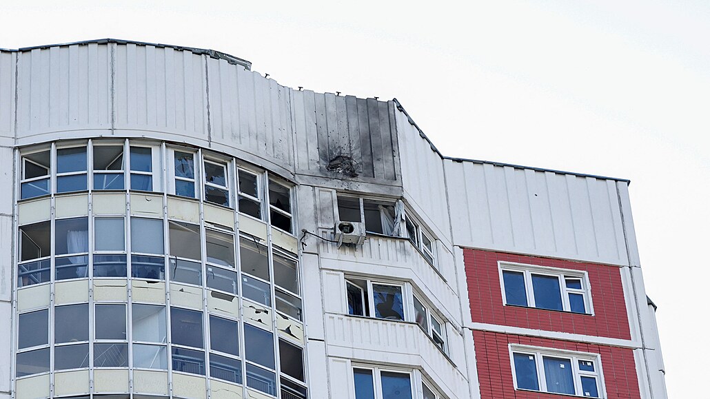 Drony zasáhly obytnou budovu v Moskvě. (30. května 2023)