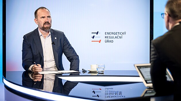 Hostem pořadu Rozstřel je předseda Energetického regulačního úřadu Stanislav Trávníček. (2. června 2023)