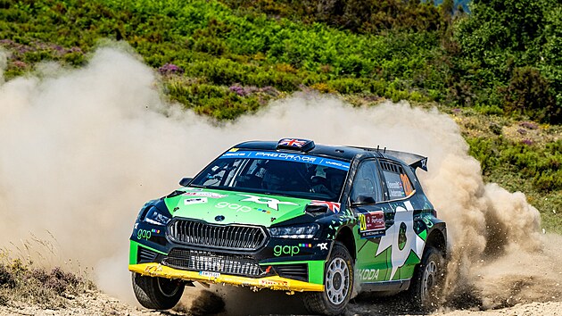 Škoda Motorsport na Italské rally na Sardinii.
Londýňan Gus Greensmith a jeho spolujezdec
Jonas Andersson ze Švédska (Škoda Fabia RS
Rally2) nesoutěží o body do hodnocení jezdců
WRC2, ale bodují za Toksport WRT v klasifikaci
týmů kategorie WRC2.