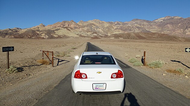 Projíždět Národním parkem Death Valley je opravdu nevšední zážitek.
