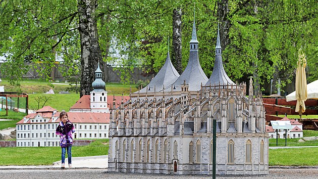 Park miniatur Boheminium v Mariánských Lázních nově zdobí kutnohorský chrám svaté Barbory.
