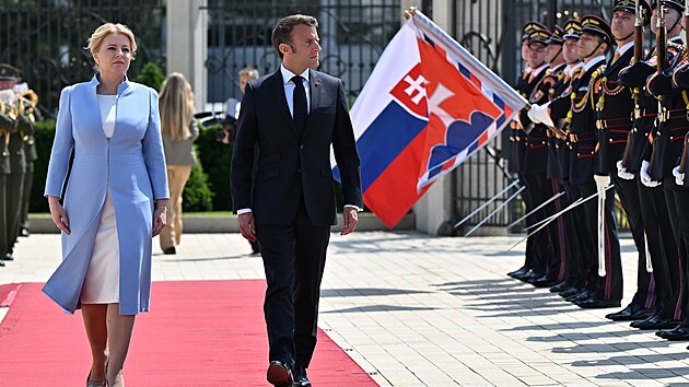 Francouzsk prezident Emmanuel Macron navtvil Slovensko. V bratislavskm Prezidentskm palci ho uvtala prezidentka Zuzana aputov. (31. kvtna 2023)