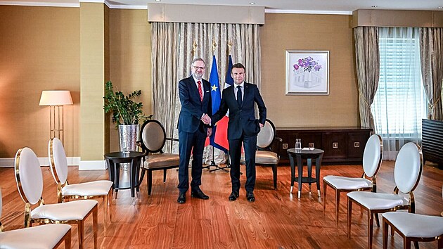 Premir Petr Fiala a francouzsk prezident Emmanuel Macron v Bratislav (31. kvtna 2023)