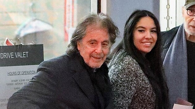 Al Pacino a Noor Alfallahov (Los Angeles, 8. dubna 2023)