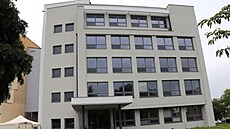 Páté patro p�erovské zdravotnické �koly, kde se nachází aula, projde opravou.