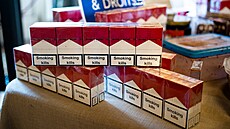 Krabiky cigaret zadrené celníky ve francouzském Lyonu v rámci policejní akce...