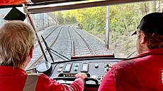 Opravenou tra mezi Ohradou a Palmovkou v úterý zkontrolovala micí tramvaj,...