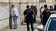 Celní správa zastavila kolem 14:30 hodin na dálnici D1 v Praze dodávku, která...