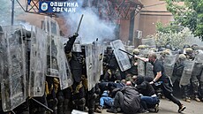 Protesty na severu Kosova ve městě Zvečan (29. května 2023) | na serveru Lidovky.cz | aktuální zprávy