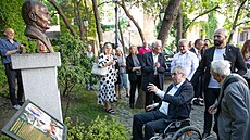 Exprezident Milo Zeman uctil památku prezidenta Françoise Mitterranda. (31....