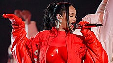 Revoluce v t�hotenské mód� neznamená, �e v�echny �eny v o�ekávání by m�ly nosit...