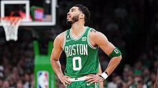 Jayson Tatum (0) z Boston Celtics zklamaný z vývoje sedmého zápasu s Miami Heat.