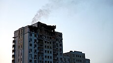 Po ruském útoku dron na Kyjev hoela vysokopodlaní obytná budova. Lidé...