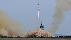 Start rakety Dlouhý pochod 2F s čínskou lodí Božská loď 16.