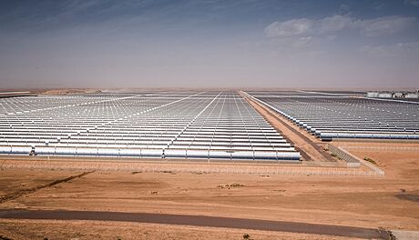 Solární elektrárna Ouarzazate v Maroku. Bude schopna uchovávat slunení energii...